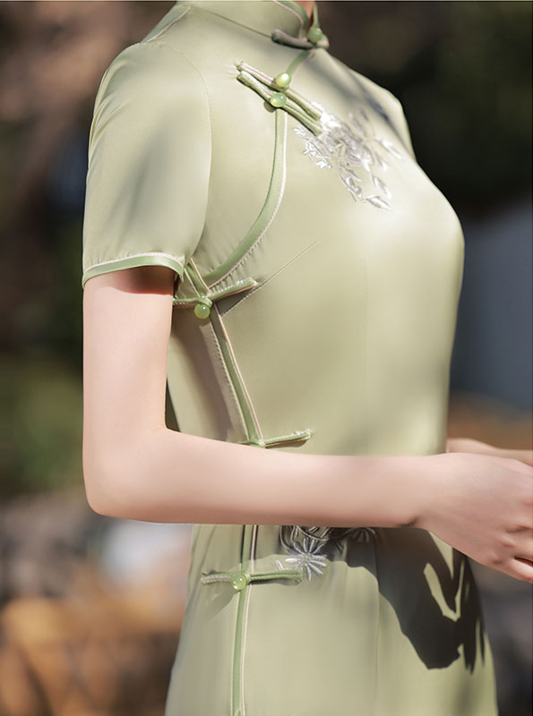 2024 Green Embroidered Cheongsam Qipao Dress
