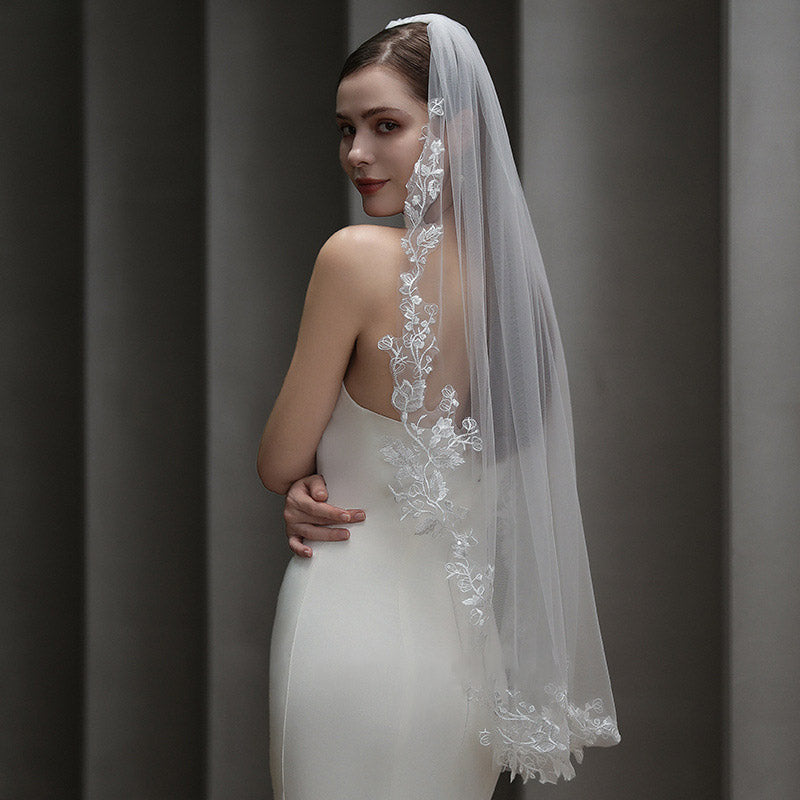 One Tier Wedding Bridal Lace Edge Veil With Comb