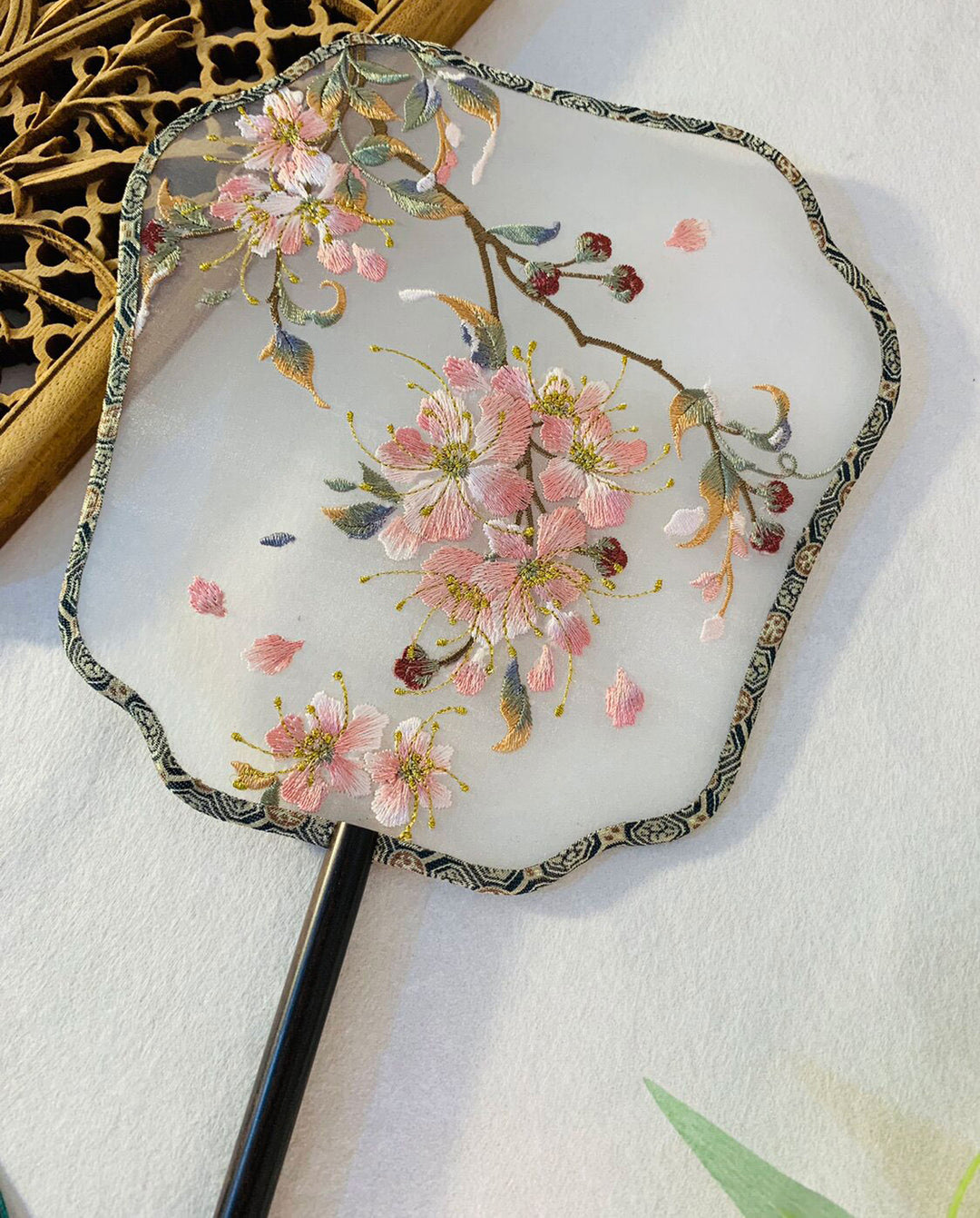 Chinese Embroidered Fabrics Handheld Fan Wedding Gifts