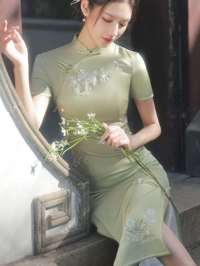 2024 Green Embroidered Cheongsam Qipao Dress