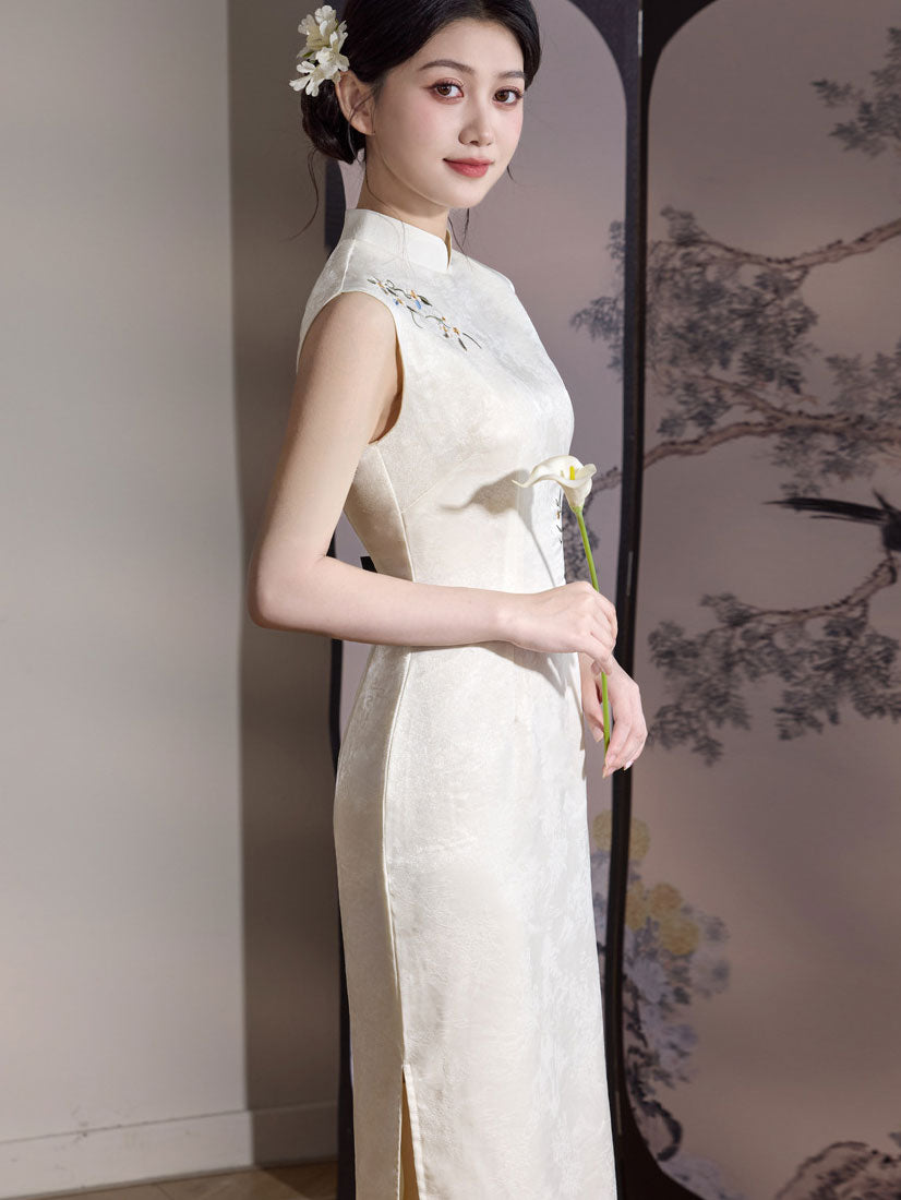 White Embroidered Sleeveless Cheongsam Qipao Dress