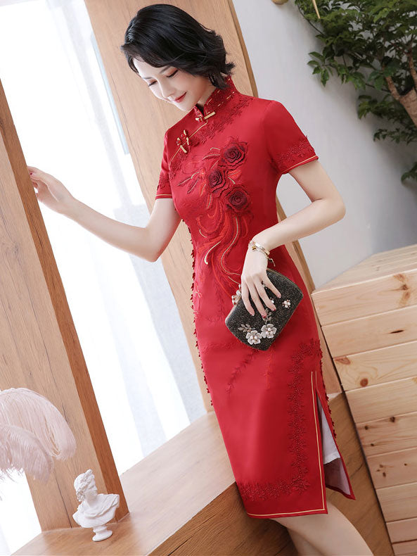 Red Embroidered Short Wedding Cheongsam / Qipao Party Dress