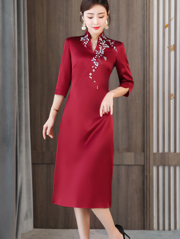 Burgundy Mothers Embroidered V-Neck Cheongsam Qi Pao Dress