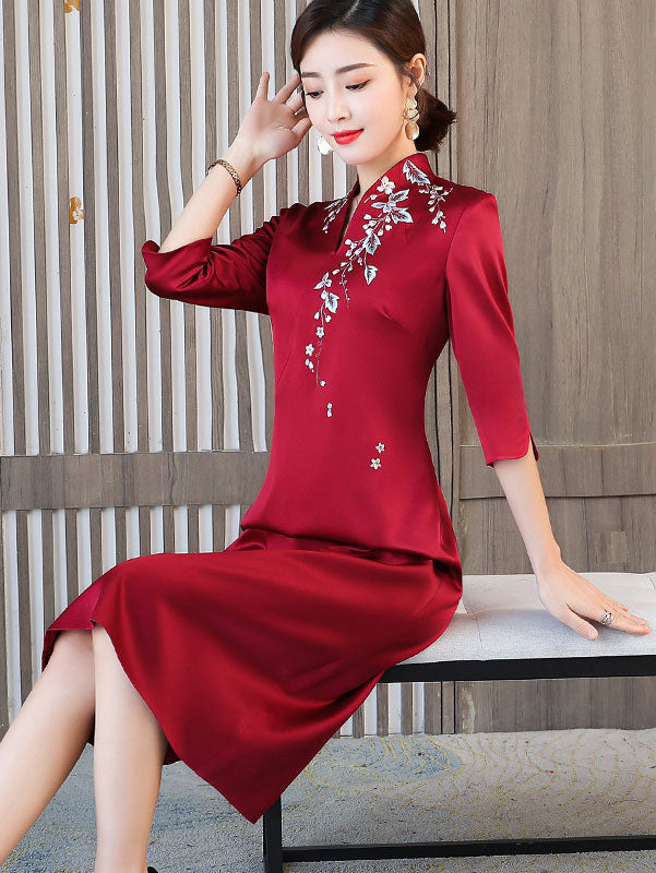 Burgundy Mothers Embroidered V-Neck Cheongsam Qi Pao Dress