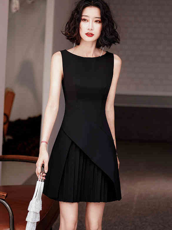 White Black Short Party Dress with Pleated Hem