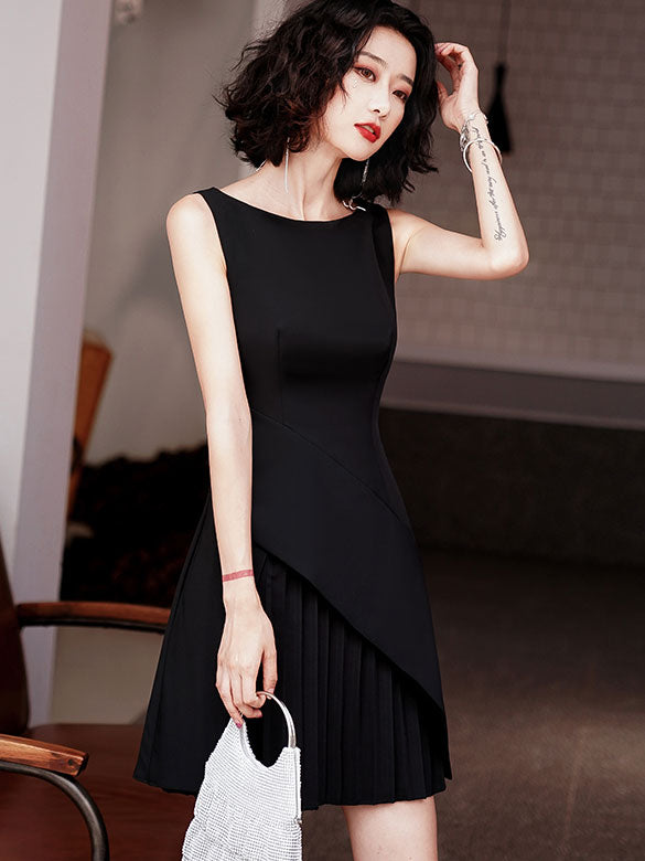 White Black Short Party Dress with Pleated Hem