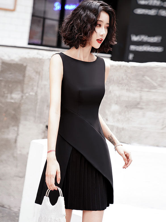 White Black Short Party Dress with Pleated Hem