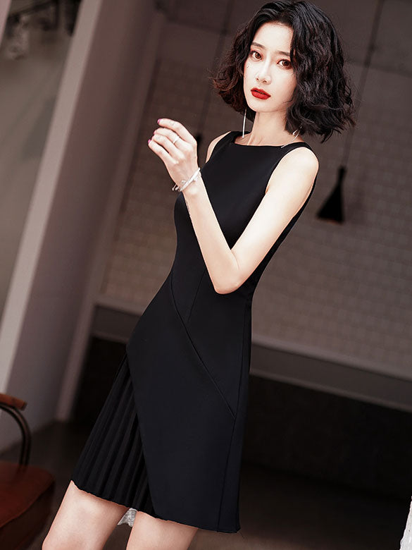 White Black Short Party Dress with Pleated Hem